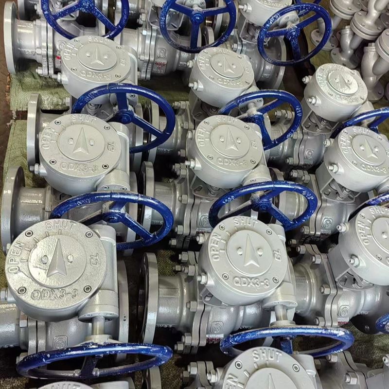 Válvula de bola accionada por engranaje helicoidal